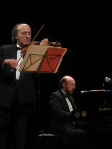Patrizio Scarponi al violino e Giuseppe Pelli al pianoforte